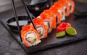 Czym jest sushi i dlaczego warto wprowadzić je do swojej diety?