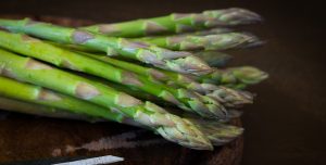 Zbieranie szparagów – jak i kiedy zbierać szparagi?
